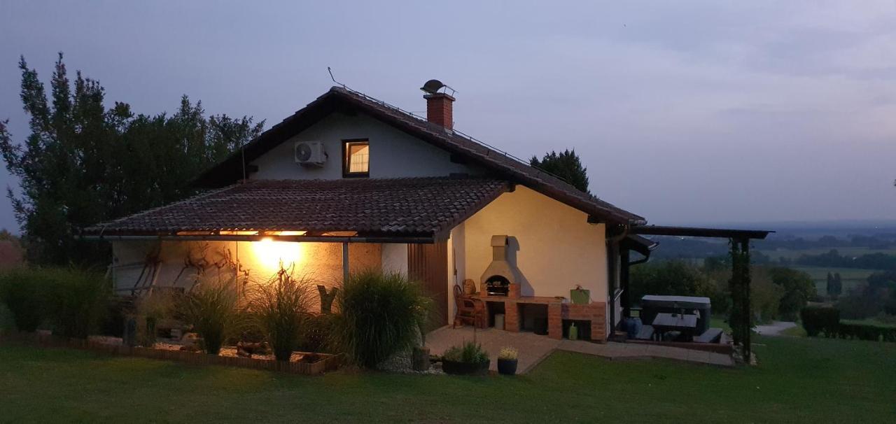 Holiday House Vilana Puconci Екстериор снимка